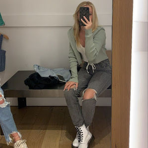 Meet your Posher, Olivia